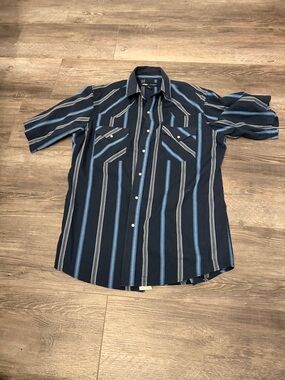 MWG Apparel Men's Navy Blue Striped Short-Sleeve Button-Up Shirt‎